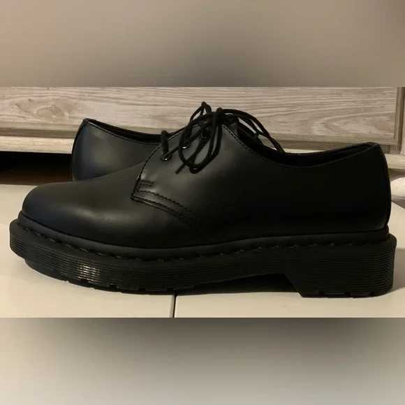 Doc Martens Black Shoes NWOT - Picture 3 of 3